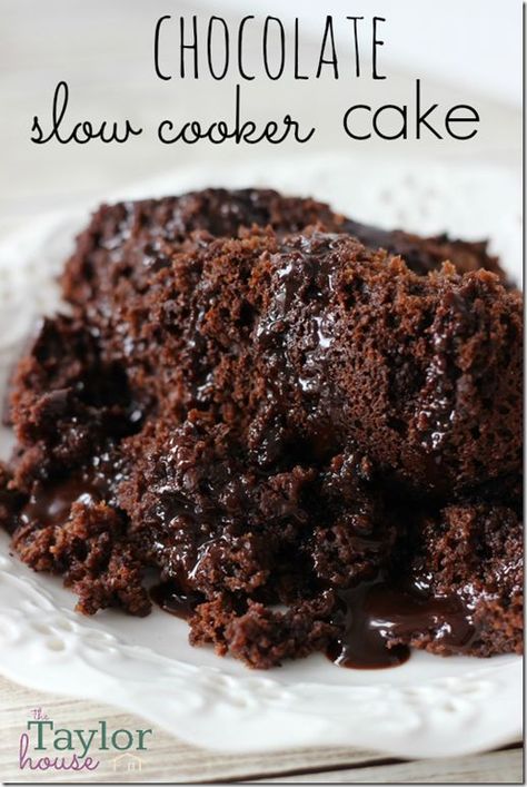 Chocolate Cake in the Slow Cooker, Slow Cooker Recipes, desserts in the slow cooker Molten Chocolate Lava Cake Crock Pot, Cake Mix Lava Cake, Crockpot Chocolate Cake, Slow Cooker Chocolate Cake, Slow Cooker Cake, Molten Chocolate Lava Cake, Crock Pot Food, Crock Pot Desserts, Molten Lava Cakes