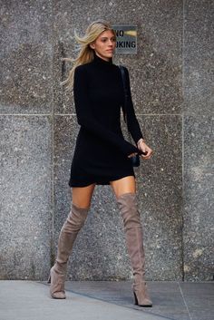 Devon Windsor Victoria's Secret Stuart Weitzman Dress And Boots, Over The Knee Boot Outfit, Knee Boots Outfit, Thigh High Suede Boots, Bohol, Kirsten Dunst, Mode Casual, Keira Knightley, Elle Fanning