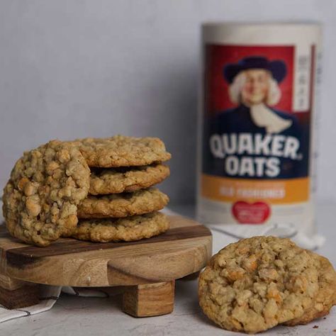 Vanishing Oatmeal Raisin Cookies Quaker Oatmeal Cookies Recipes, Old Fashion Oatmeal Cookies Quaker, Quaker Oats Oatmeal Cookies, Quaker Oatmeal Cookie Recipe, Quaker Oats Oatmeal, Vanishing Oatmeal Raisin Cookies, Oatmeal Raisin Cookies Recipe, Jumbo Cookies, Raisin Cookies Recipe