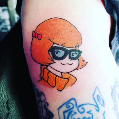 #velma #insideelbowtattoo #colortattoo #scoobydoo #glasses #redhair #tattoo #studio13tattoomg Velma Tattoo, Scooby Doo Tattoo, Shaggy And Velma, Old Cartoon Characters, Elbow Tattoos, Funny Tattoos, Ink Ideas, Beautiful Body, Old Cartoons