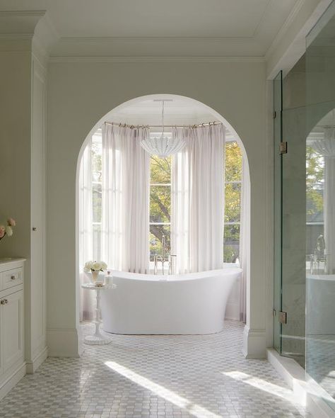 Marble Checkered Floor, Arched Alcove, Airy Bathroom, Sheer White Curtains, Bathroom Luxurious, Bay Window Design, Bow Windows, White Bathtub, Cozy Boho Living Room