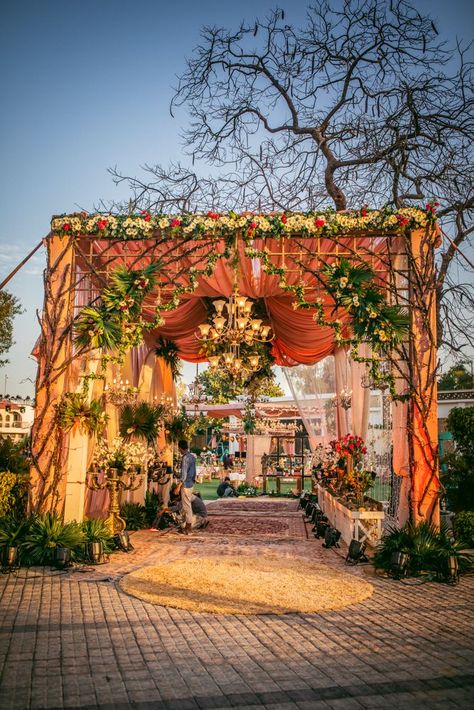 Photo of unique entrance decor Phere Ceremony, Entry Gate Decoration Wedding, Entrance Hall Ideas, Retreat Decor, Desi Party, Pandal Decoration, Wedding Entry, Hindu Weddings, Mehendi Decor Ideas