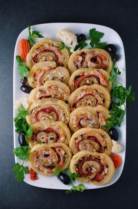 Muffuletta Pinwheels Asian Side Dishes, Cheese Puff Pastry, Quick Appetizers, Pastry Sheets, Game Day Food, Unique Recipes, Puff Pastry, Appetizers Easy, Finger Foods