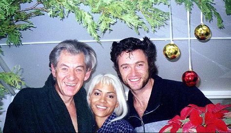 #TBT Hugh and X-Men co-stars Ian Mckellen and Halle Berry getting in the holiday spirit on set. Xmen Cast, Ian Mckellen Gandalf, X Man Cast, Men Tumblr, Wolverine Hugh Jackman, Ian Mckellen, Logan Wolverine, Charles Xavier, Deadpool Wolverine