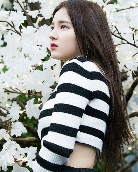 Praise this perfect side profile! #kpop #momoland #nancy Nancy Korean, Nancy Jewel Mcdonie, Nancy Momoland, Asiago, Korean Celebrities, Korean Beauty, Ulzzang Girl, K Idols