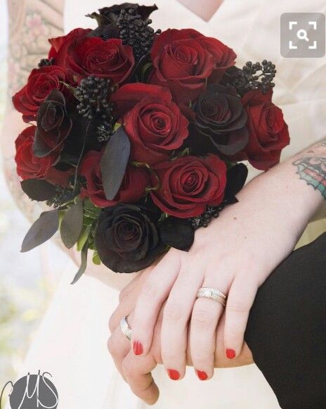 Wedding Bouquets Black, Black Rose Bouquet, Gothic Wedding Theme, Vampire Wedding, Black Red Wedding, Flower Bouquet Tattoo, Dark Wedding Theme, Biker Wedding, Rockabilly Wedding