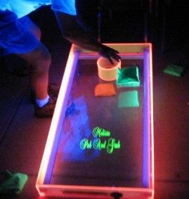 @Beth Nativ Nativ Fanter Glow in the dark cornhole boards we need to make these Neon Cornhole Boards, Glow Stick Crafts, Neon Crafts, Diy Yard Games, Cornhole Designs, Door Games, Tailgate Games, Outside Games, Cornhole Board