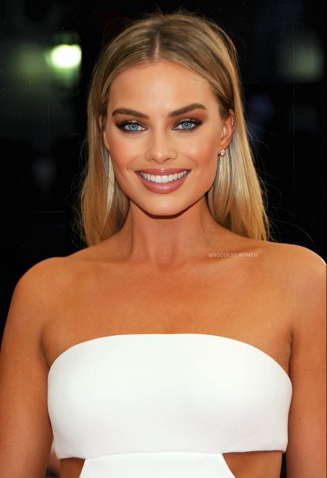 Margot Robbie Makeup, Margot Robbie Hair, Bridal Makeup For Blondes, Bronze Makeup Look, Gala Outfits, Natural Prom Makeup, Met Gala Outfits, Formal Makeup, Makeup For Blondes