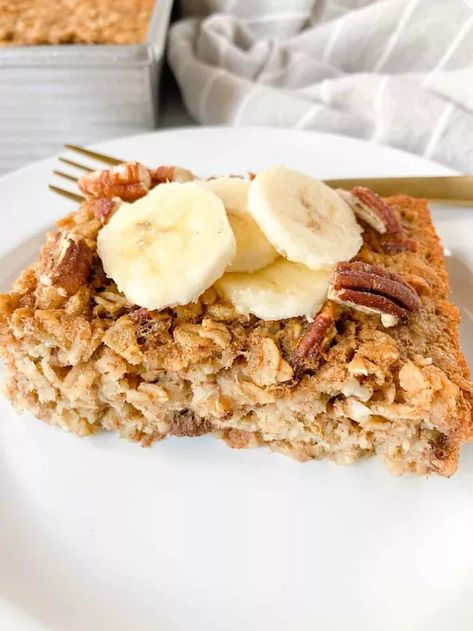 Banana Bread Baked Oatmeal | Foodtalk Low Carb Oatmeal Recipes, Oatmeal Banana Bars, Sliced Oranges, Low Carb Oatmeal, Banana Bread Baked Oatmeal, Muffins Cake, Fig Season, Oatmeal Squares, Easy Granola Recipe