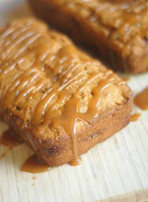 Caramel Pumpkin Bread - Mommy Hates Cooking Caramel Pumpkin, Pumpkin Delight, Pumpkin Caramel, Bread Recipes Sweet, Pumpkin Dessert, Pumpkin Bread, Fall Desserts, Gluten Free Desserts, Homemade Bread