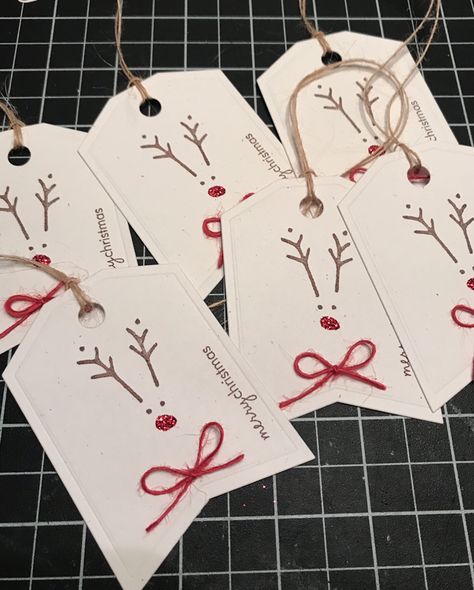 Diy Present Tags Christmas, Christmas Labels Diy, Candy Cane Christmas Ornaments Diy, Gift Name Tags Diy, Present Name Tags Diy, Home Made Christmas Tags, Xmas Cards Handmade Diy Christmas Gift Tags, Gift Tags Diy Handmade Christmas, Diy Gift Name Tags