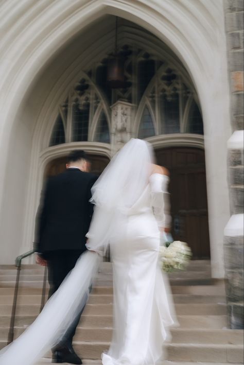 Blurry vintage wedding photo style Blurry Black And White Wedding Photos, Blurry Black And White, Charleston Elopement, Church Wedding Photos, Black And White Couples, Romantic Wedding Photography, Vintage Wedding Photos, Wedding 2024, Photo Style