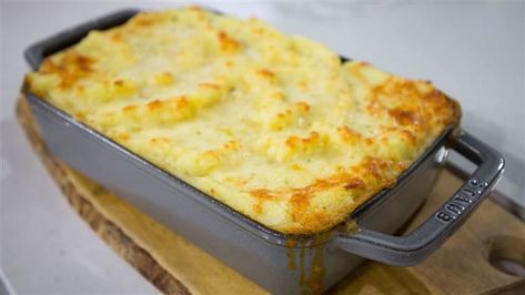 Padma Lakshmi gives shepherd's pie some extra oomph with fresh ginger Shepherds Pie Recipe Pioneer Woman, Shepards Pie, Cheesy Mashed Potatoes, Shepherds Pie Recipe, Cottage Pie, Shepherd's Pie, Think Food, Shepherds Pie, Freezer Friendly