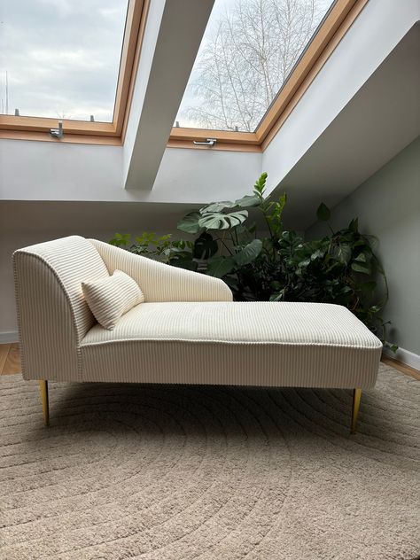 Chaise lounge is made with attention to every detail, we are a company that appreciates the quality of workmanship and customer satisfaction. If you would like to be sure to the material, we will help and send samples. Vidoe from production on instragram: https://www.instagram.com/reel/Cd0u0ULofxL/?igshid=YmMyMTA2M2Y= Link to all our available materials on yotube: https://www.youtube.com/playlist?list=PL0YrBp03pFGdTl1KqniXBXMNDgVrKtZns The chaise longue is made of high-quality upholstery foam wi Chez Long Sofa, Cream Chaise Lounge, Bedroom Chaise Lounge, Chez Lounge, Chaise Lounge Living Room, Chaise Long, Chaise Longue Design, Storage Chaise Lounge, Modern Chaise Lounge