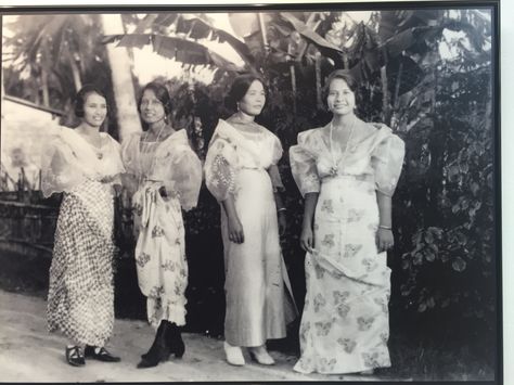 Chamorro women in traditional mestizas before WWII Filipino Terno, Chamorro Culture, Repulse Bay, Filipino Heritage, Bamboo Hats, Star Ferry, Bathing Costumes, My Ancestors, Spanish Colonial