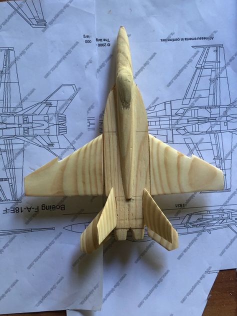 Wooden Planes Woodworking, Whittling Patterns, Woodworking Projects Gifts, Wood Airplane, Recycled Toys, Paper Airplane Models, Aircraft Mechanic, Wooden Airplane, Wooden Plane