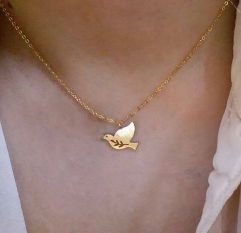 Tiny Gold Necklace, Dove Pendant, Dove Necklace, Peace Necklace, Tiny Necklace, Dove Bird, Minimalist Accessories, Bird Necklace, Bird Pendant