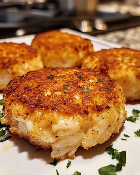 Broiled Crab Cakes, Baked Fried Chicken Recipe, Chicken Sloppy Joe Recipe, Baltimore Crab Cakes, Crab Cakes Recipe, Bacon Fried Cabbage, Pasta Recipes Alfredo, Crab Cake Recipe, Bacon Fries