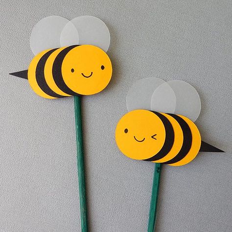 Bee Finger Puppet, Bee Paper Craft, Diy Paper Art, Bee Crafts For Kids, Paper Craft Tutorials, Bee Cards, Aktivitas Montessori, Bee Crafts, Make Paper