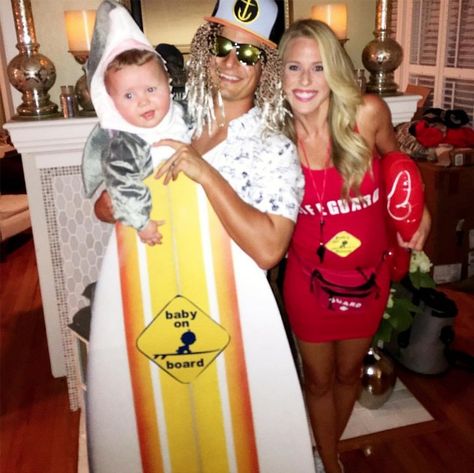 DIY pregnant, family Halloween costumes... lifeguard, shark, beach bum, and baby on board! Diy Pregnant Halloween Costumes, Halloween Costumes 2015, Halloween Costumes With Baby, Costumes With Baby, Family Halloween Costumes With Baby, Maternity Costumes, Halloween Bricolage, Lifeguard Costume, Halloween Maternity