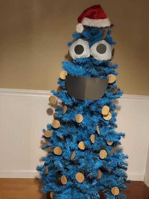 Cookie Monster Christmas, Monster Christmas Tree, Monster Christmas, Blue Spray Paint, Christmas Hand Painted, Christmas Trees For Kids, Tree Plan, Christmas Themes Decorations, Christmas Tree Painting