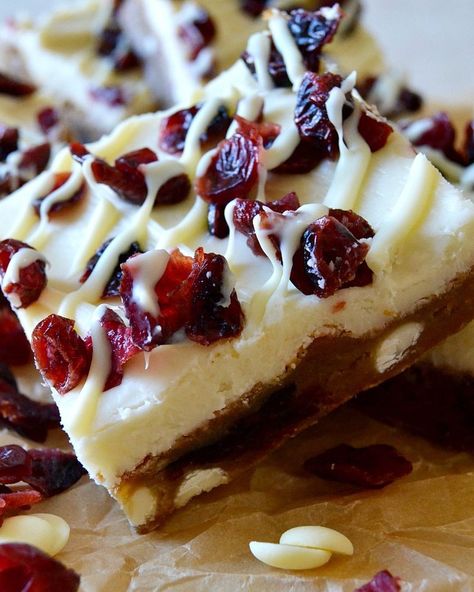 Hayley Parker on Instagram: “These are the BEST CRANBERRY BLISS BARS ever, y’all. Starbucks is SHAKING ❤️ Thick, ultra buttery, soft + chewy with juicy dried…” Copycat Cranberry Bliss Bars, White Chocolate Cream Cheese Frosting, Bliss Bars, Cranberry Bliss, Bliss Bar, White Chocolate Drizzle, White Chocolate Cream, Cranberry Bars, Cranberry Bliss Bars