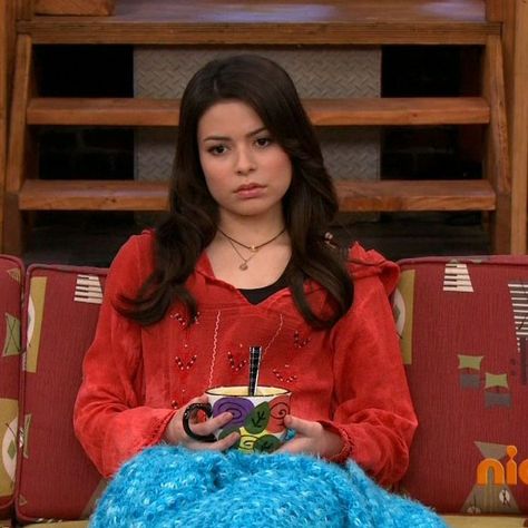 Miranda Cosgrove Memes Explainer Miranda Cosgrove Icarly, Carly Shay, Nathan Kress, Wedding Reception Flowers, Jennette Mccurdy, Alexis Bledel, Miranda Cosgrove, Marion Cotillard, Good For Her