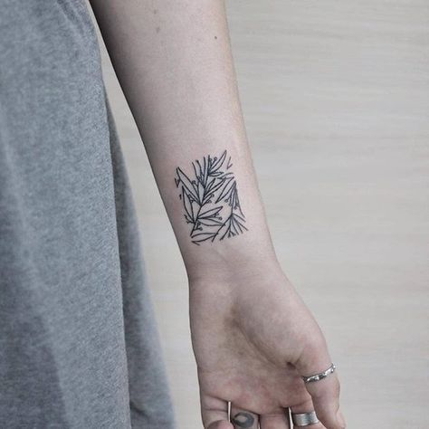 Hand-poked minimalist plants in a rectangle tattoo Stick And Poke Flower Tattoo, Stick And Poke Flower, Modern Tattoo Ideas, Stick N Poke, Handpoke Tattoo, Muster Tattoos, Stick N Poke Tattoo, Delicate Tattoo, Make Tattoo