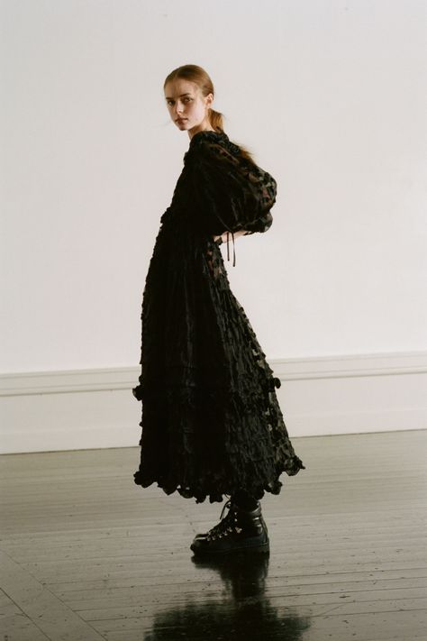 Cecilie Bahnsen Pre-Fall 2020 Collection - Vogue Pre Fall Fashion, Holiday Party Fashion, Cecilie Bahnsen, Pre Fall Collection, Organza Dress, 2020 Fashion, Trends 2022, How To Pose, Fashion 2020