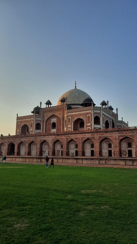 A picture of humayuns tomb Delhi Famous Places, Delhi Snaps, Delhi Rain, Delhi Pics, Delhi Monuments, Fake Travel, Delhi Photography, India Itinerary, India Places