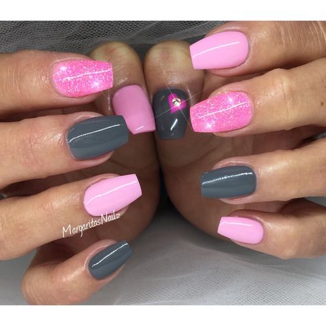 Pink and grey Valentine's Day nails Valentine Nails Pink, Makeup Wallpaper, Nails Grey, Grey Acrylic Nails, Grey Nail, Vday Nails, Acrylic Pink, Nail Designs Valentines, Gray Nails