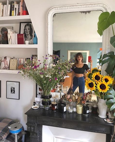 Jeanne Damas French Home Decor, Aesthetic Rooms, Decoration Inspiration, House Room, French House, Aesthetic Bedroom, A Mirror, French Girl, My New Room