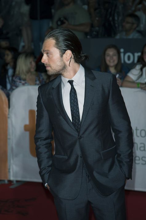 09/11/15 - TIFF: Twentieth Century Fox 'The Martian' Premiere Gala - 039 - Sebastian Stan Photo Archive | Freddy Rodriguez, Bucky Barnes Aesthetic, Steel Blue Eyes, James Barnes, James Buchanan Barnes, Winter Soldier Bucky, Staring At You, Man Bun, White Boys