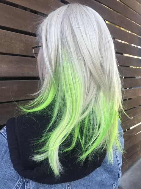 Lime green ombré Green Hair Ideas, Neon Green Hair, Mint Green Hair, Green Hair Dye, Dip Dye Hair, Peekaboo Hair, Dyed Hair Inspiration, Blonde Hair Looks, Scene Hair