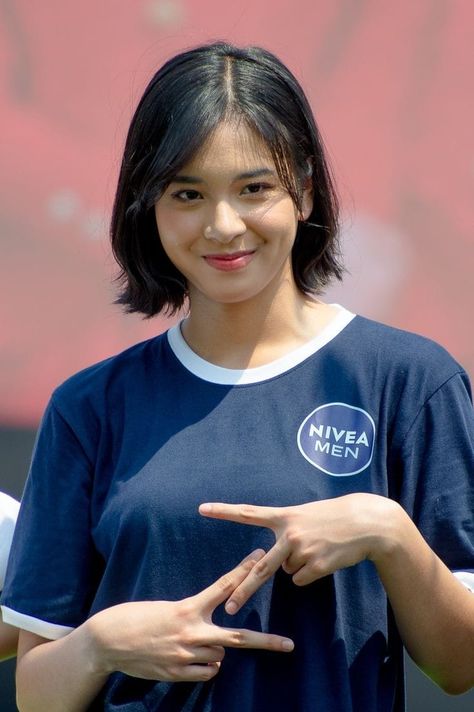 zee jkt48 Short Hair Styles Aesthetic, Hair Styles Aesthetic, Jessica Jane, Nivea Men, I Love Pizza, Monogram Logo, Aesthetic Photography, Asian Beauty, Image Search