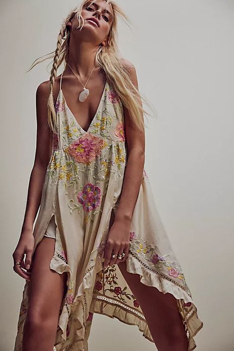 Full Bloom Top | Free People Mode Pop, Moda Hippie, Look Festival, Grunge Fashion, Free People Dress, Floral Embroidery, Boho Outfits, Free People Tops, Dress To Impress