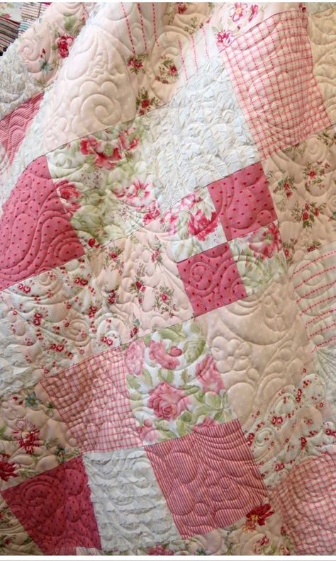 Pink Quilt Aesthetic, Shabby Chic Quilt Patterns, Blue Quilt Patterns, Handmade Blankets, Shabby Chic Quilts, Fall Quilt, Vintage Quilts Patterns, Big Block Quilts, 9 Patch Quilt