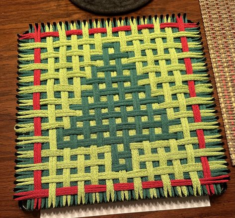 Pot Holder Loom Projects, Potholder Loom Patterns Free, Loom Potholder Patterns, Pot Holder Loom, Potholder Crafts, Potholder Loom Patterns, Loom Potholders, Potholder Designs, Weaving Patterns Design