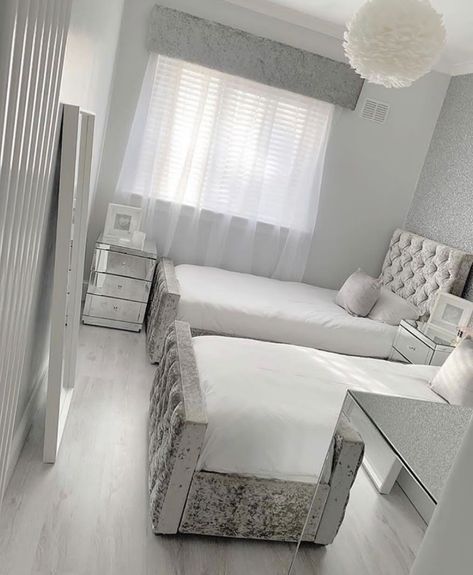 Twin Bedroom Decor, Teenager Bedroom Design, Girl Apartment Decor, Bedroom Ideas For Small Rooms Cozy, Room Organization Bedroom, Luxury Room Bedroom, Classy Bedroom, Kids Interior Room, Redecorate Bedroom