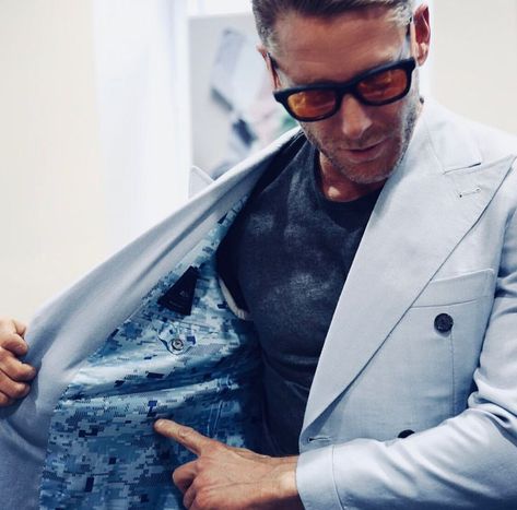 BOTTEGA DALMUT® on Instagram_ “#TBT When we showed #lapoelkann one of his bespoke blazers customized with the silk lining that matched his @bagliettoyachts boat #lapo…” Suit Fashion Men's, Gianni Agnelli, Lapo Elkann, Light Blue Suit, Most Stylish Men, Icon Style, Cashmere Blazer, Stylish Man, Bespoke Suit