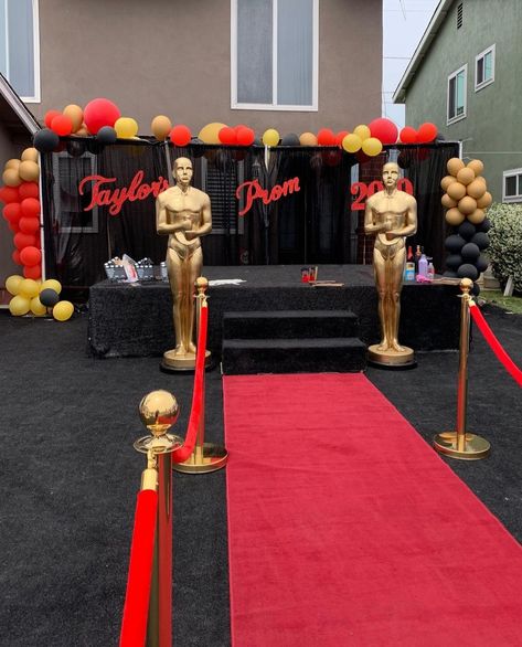 Hollywood Theme, Birthday Woman, Backdrops For Parties, Red And Gold, 50th Birthday, Old Hollywood, Birthday Ideas, Red Carpet, Versace