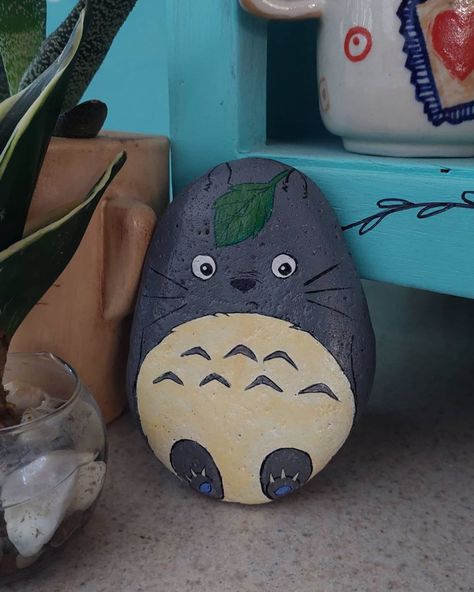 Meraki yan (@yan.mtz.9) • Instagram photos and videos Ghibli Artwork, In The Corner, Paint Rock, My Room, Rock Painting, Rock Art, Drawing Ideas, Painted Rocks, Diy Projects