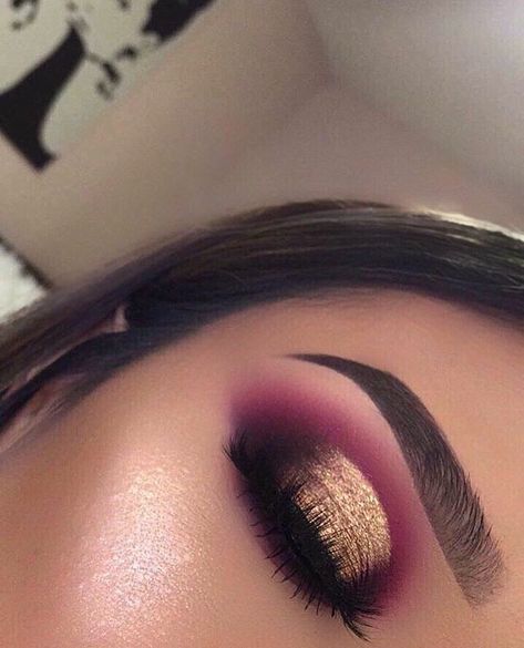 Rose Gold Eye Makeup, Makeup Ojos, Make Up Gold, Gold Eye Makeup, Glitter Eyeliner, Makijaż Smokey Eye, Gold Makeup, Makeup Eye Looks, Makeup Hacks