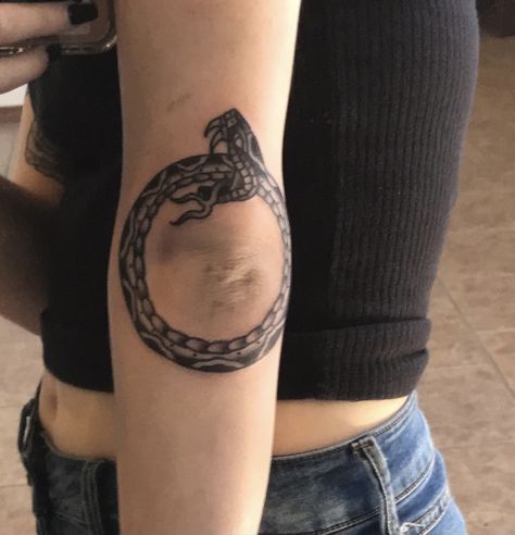 Snake Elbow Tattoo, Jormungandr Tattoo, Traditional Snake, Meaningful Tattoo Ideas, Ouroboros Tattoo, Tattoo Catalog, Wolf Tattoo Sleeve, Elbow Tattoo, Elbow Tattoos