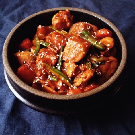 Dak Dori Tang – Korean Spicy Chicken Stew | OZMUNDAREGALIS Dak Dori Tang, Spicy Chicken Stew, Korean Spicy Chicken, Pepper Paste, Yellow Potatoes, Korean Recipes, International Food, Hot Pepper, Chicken Stew