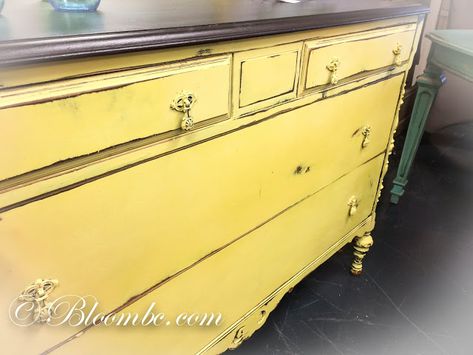 English Decoration, Chalk Paint Ideas, Yellow Painted Furniture, Yellow Chalk Paint, Annie Sloan Colors, Annie Sloan Painted Furniture, Yellow Furniture, English Decor, Annie Sloan Paints