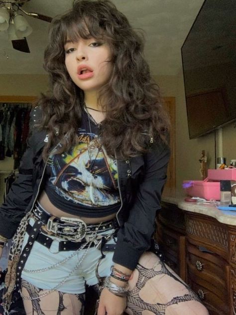 80s Fashion For Women Rock, Metalhead Hairstyles Women, Rocker Aesthetic Outfits, Metalhead Outfits 80s, 80s Aesthetic Outfits Women, 80s Rocker Hair Women, 80s Fashion Rocker Women, 80s Rock Outfits Women, Grunge 80s Outfits