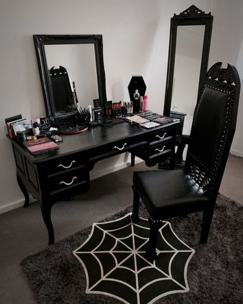 Goth Vanity, My Makeup Vanity, Kawaii Creepy, Goth Room, Gothic Decor Bedroom, Halloween Bedroom Decor, Room Aesthetics, Makeup Room Decor, Dark Home Decor