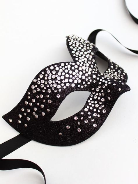 Black Masquerade Mask Diy, Black Maskerade Mask, Maskerade Mask Diy, Masquarede Ball Masks Diy, Mascarade Mask Ideas, Homemade Masquerade Mask, Masquerade Mask Ideas Diy, Mascarade Mask Women, Mascarade Mask Diy