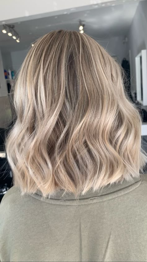 Medium Length Blonde Money Piece, Bright Blonde Fall Hair, Blonde Highlights On Fine Hair, Summer Kissed Hair, Beige Blonde Hair With Highlights, Blonde Cool Tone Highlights, Fall Highlights For Blondes Short Hair, Babylights Blonde Short Hair, Vanilla Blonde Balayage Short Hair